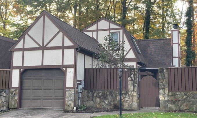 State College House | Charming 3-bedroom home near Penn State & Beaver Stadium in State College, PA