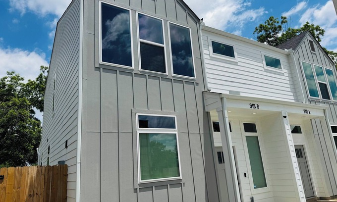 Northside House | Charming 3-bedroom 7beds 2.5 baths house with WiFi, AC in welcoming Houston