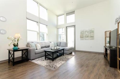 East Village Apartment | Charming 3 Bedroom Apartment with Pool Near San Diego Convention Center