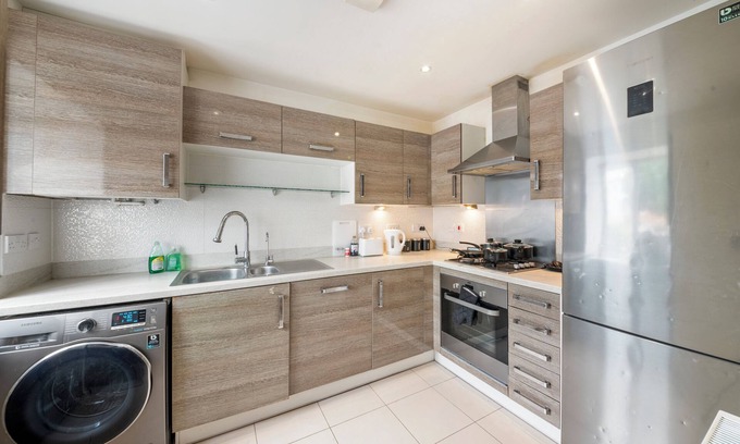 Reading City Centre House | Charming 3 Bedroom House in Reading