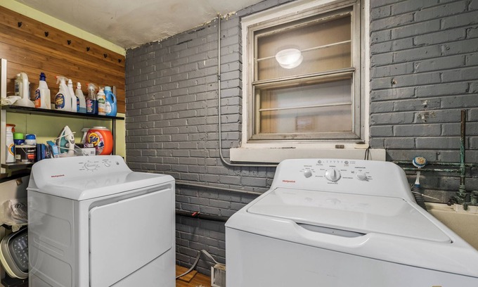 Evanston House | Charming 3-bedroom house with cinema room massage chair in peaceful Evanston