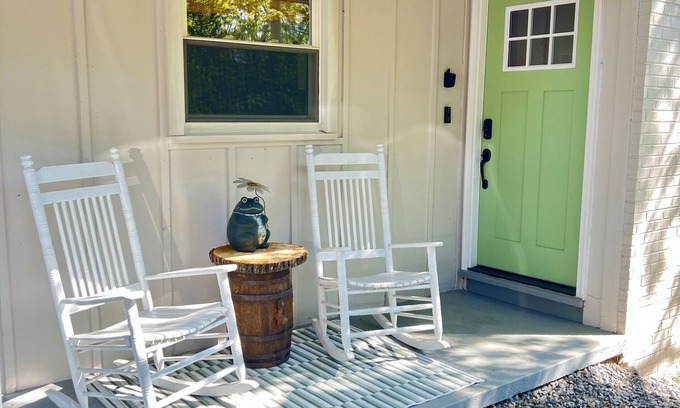 Roanoke House | Charming 3-bedroom house - Boho By The Star - Cozy Retreat Close to Town