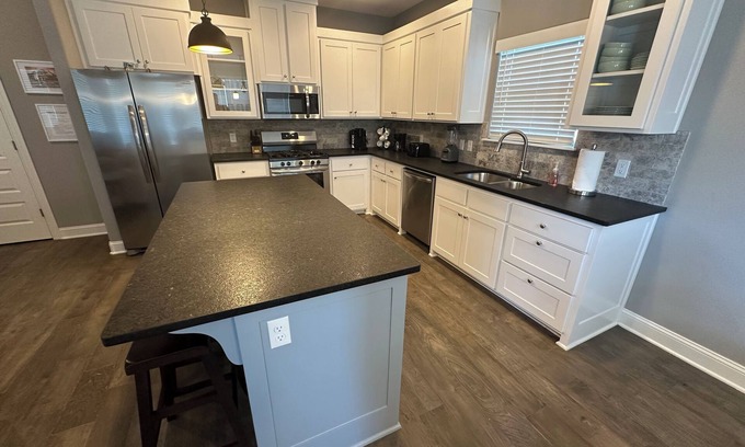 Rogers House | Charming 3-bedroom house conveniently located in Rogers.
