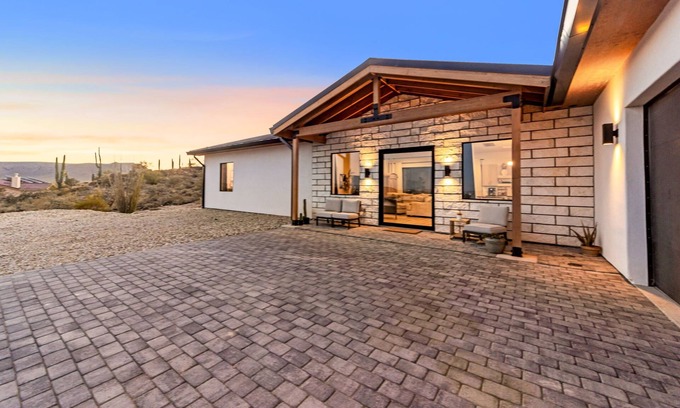 Drexel Heights House | Charming 3-bedroom house in wonderful Tucson with stunning views all around