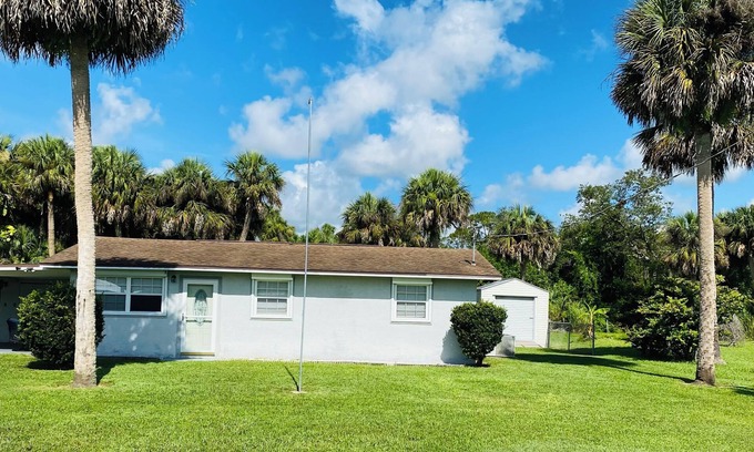 Alva House | Charming 3-bedroom house with AC, WiFi in peaceful Alva