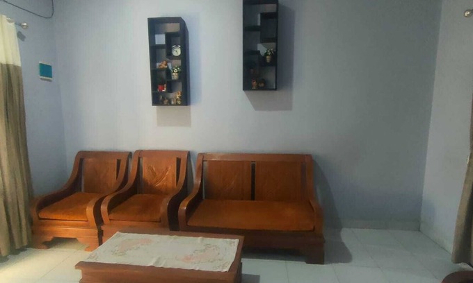 Mataram House | Charming 3-bedroom house in delightful Nusa Tenggara Bar. with AC