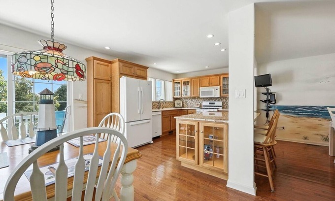 Southend House | Charming 3-bedroom townhome in Brigantine