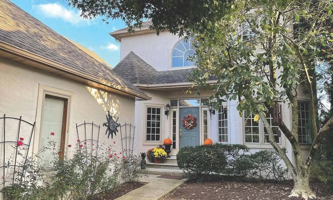 West Conshohocken House | Charming 3-bedroom house with WiFi and AC in cool Conshohocken