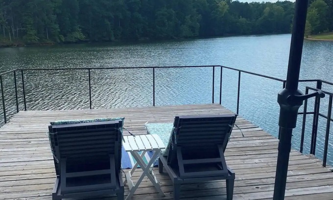 Gainesville Cottage | Charming 3-bedroom Lake Cottage with Private Dock & Pet Friendly.