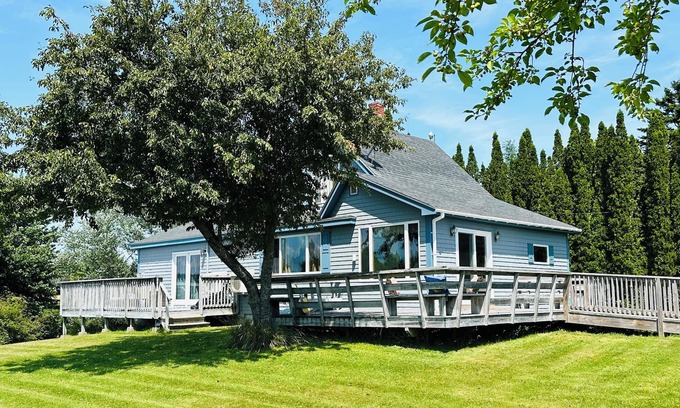 Roque Bluffs Cottage | Charming 3-bedroom cottage in Roque Bluffs with ocean access and fire pit