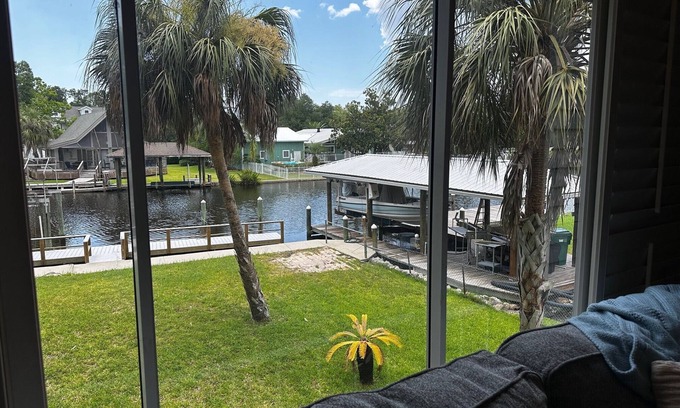 Homosassa House | Charming 3-bedroom waterfront house in Homosassa