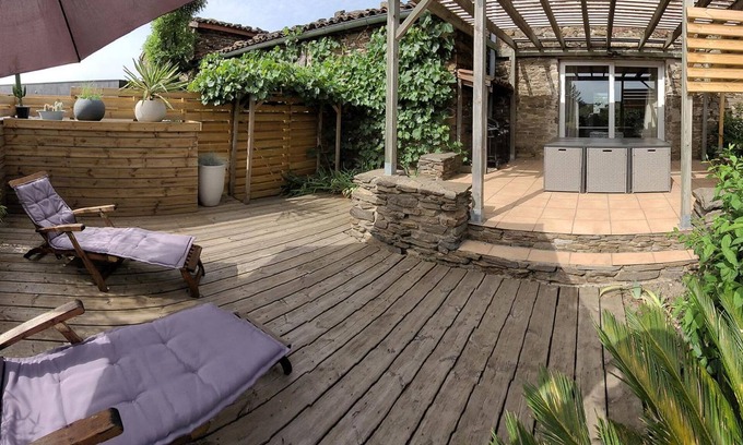 Tartaras Cottage | Charming 3-BR Cottage with Garden, Free Parking, and Modern Amenities in Tartaras