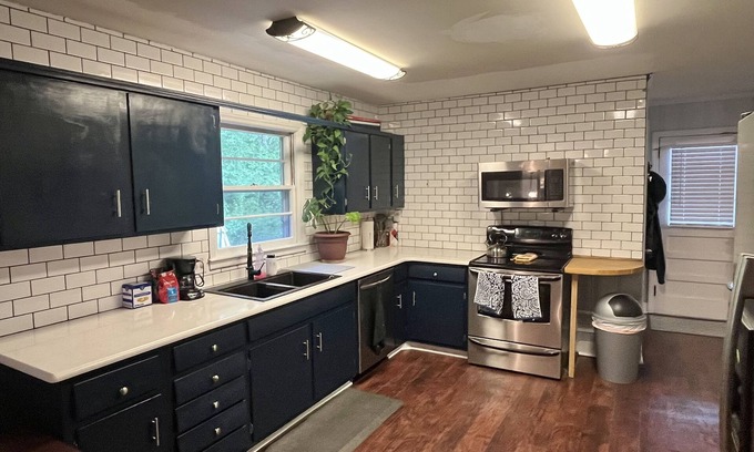 Northeast Raleigh House | Charming 3BR/2BA Ranch House in North Raleigh