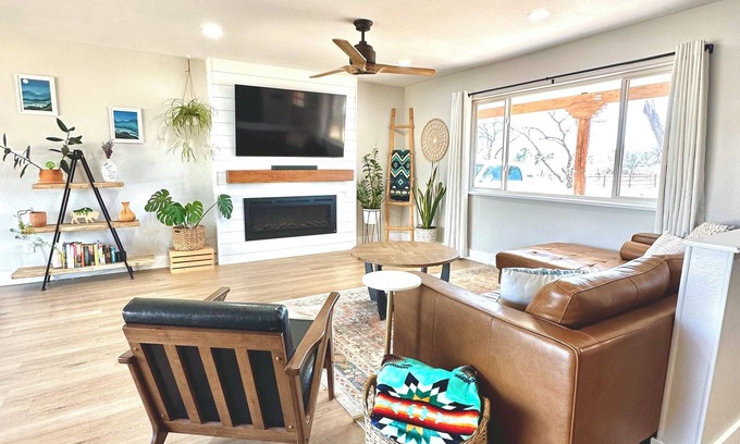 Cortez House | Charming 3BR In-Town Cortez Home w/Sauna & Mesa Views – Family & Pet-Friendly