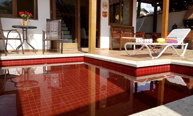 Jabaquara House | Charming and cosy, near the beach, 3 suites, near old town, pool, BBQ, WiFi, Netflix