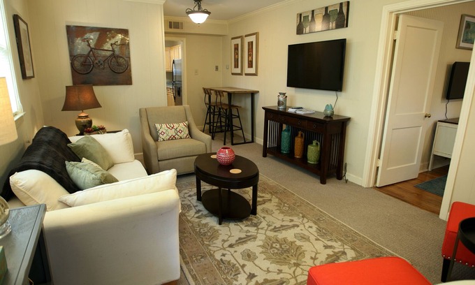 Joffre Apartment | Charming and Cozy Living in the Brown Door Cottage