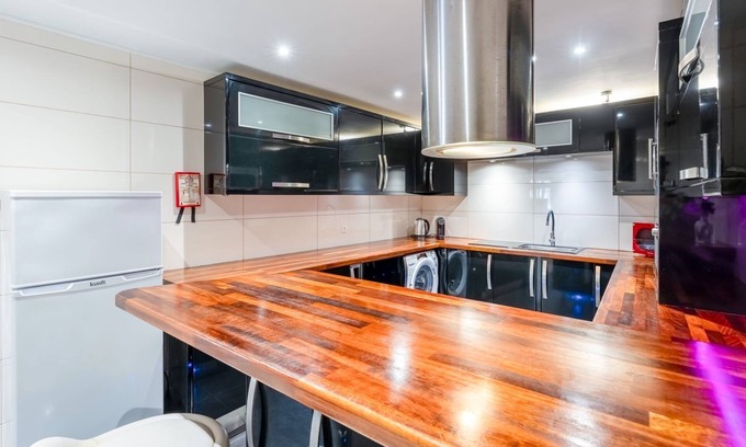 Barao de Sao Joao House | Charming and Comfy 3 BDR House by LovelyStay