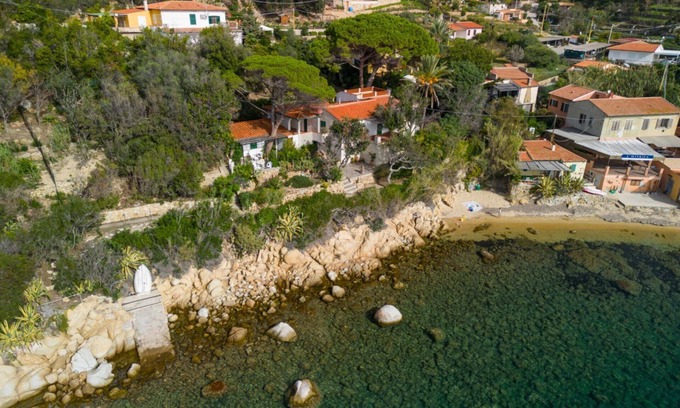 Scaglieri Apartment | Charming apartment Ostrica seafront with view and private access directly to Forno beach