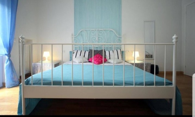 Loreto Apartment | Charming apartment near the central station with 5 bedrooms and 2 bathrooms