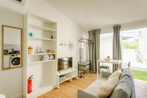 Charneca de Caparica e Sobreda Apartment | Charming Aroeira Beach Studio