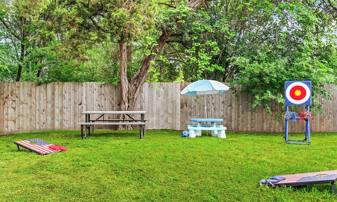 Austin House | Charming Austin Home: 4 Bedrooms, WiFi, & AC – Perfect for Groups!