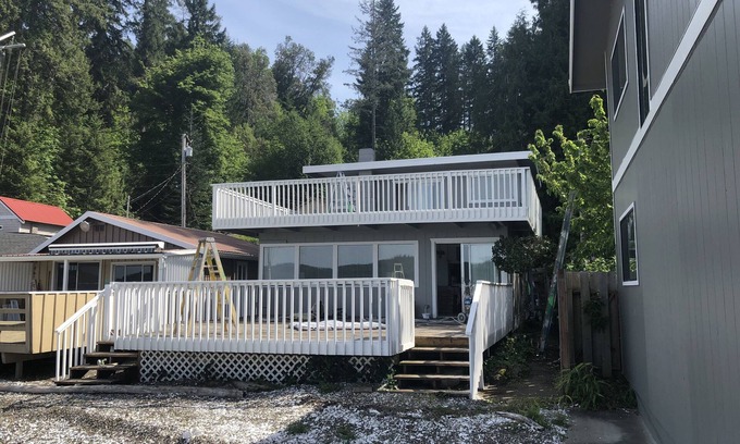 Union House | Charming Beach House with Private Beach! Kid Friendly!