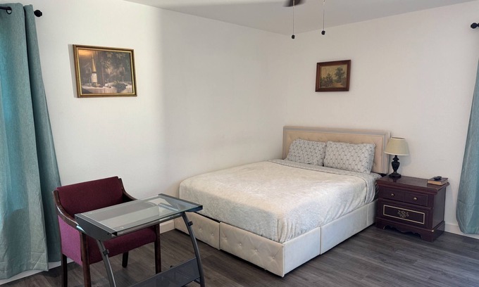 Northside House | Charming bedroom in a 3 bed house in Houston with AC