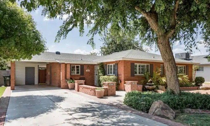 Camelback East House | Charming Biltmore Home With Backyard Oasis