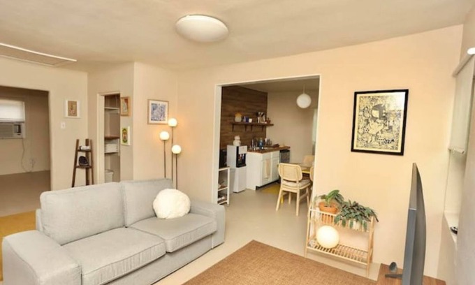 Kessler Apartment | Charming Bishop Arts Loft