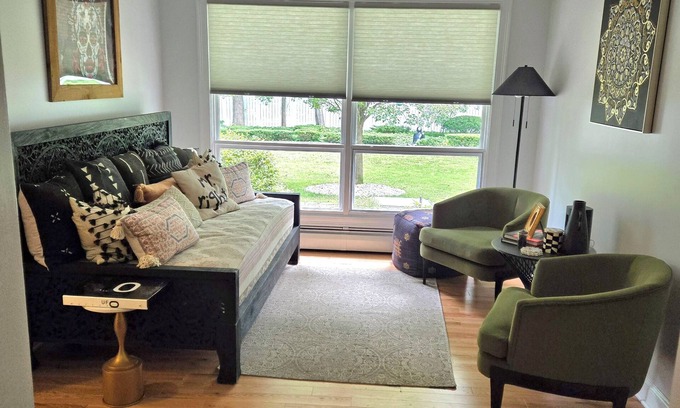 Bloomfield Apartment | Charming Bloomfield Bungalow 1-bedroom apartment in gorgeous Bloomfield CT WiFi