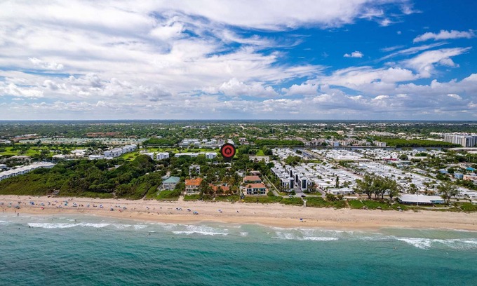 Briny Breezes Apartment | Charming Boynton Beach Home! with Outdoor Area