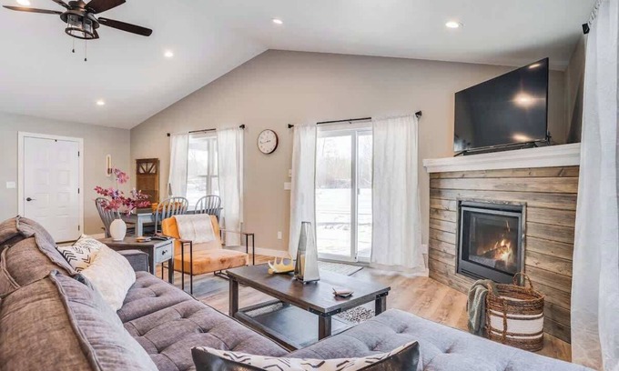 Birchwood House | Charming Cabin by Tagalong Golf Course