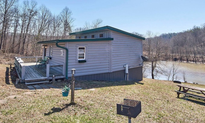 Statts Mills Cabin | Charming cabin in scenic Statts Mills