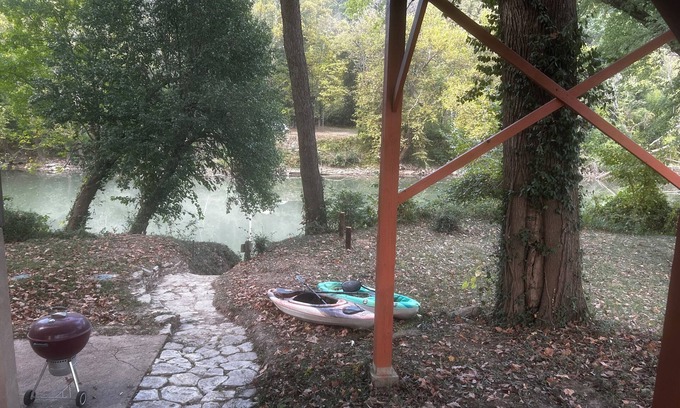 Eureka Cabin | Charming cabin overlooking Meramec River near MANY attractions