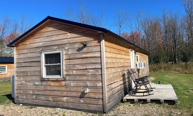 Lawrenceville Cabin | Charming cabin with AC in Brushton