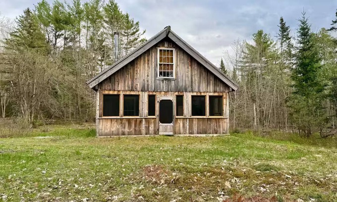Burnham Cabin | Charming cabin with AC in Burnham - Perfect getaway.