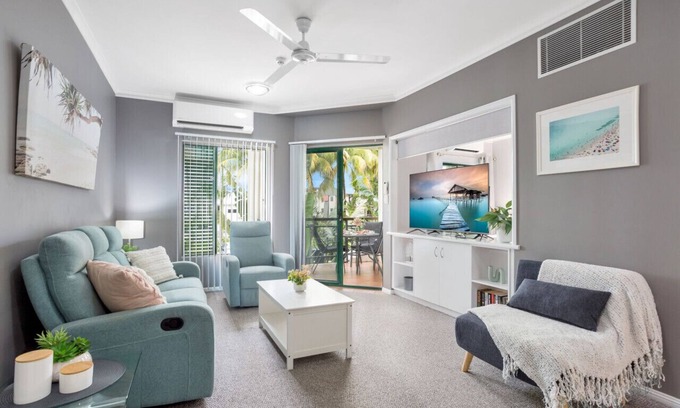 Cairns North Apartment | Charming Cairns Retreat, Perfect Location