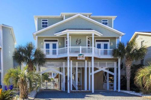 Ocean Isle Beach House | Charming Canal Home with Private Heated Pool and Boat Lift