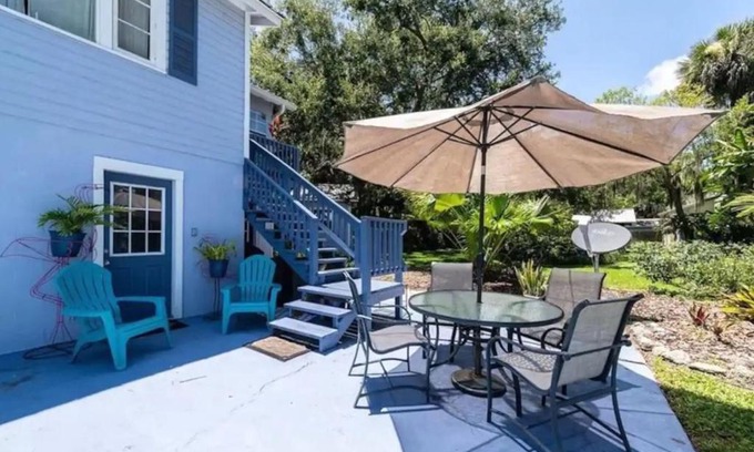 New Smyrna Beach House | Charming Carriage House near Historic Canal Street Minutes to the Beach
