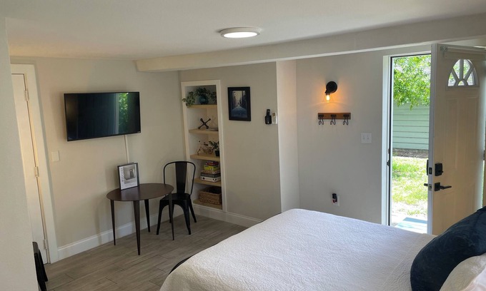 Lawsona - Fern Creek Cottage | Charming carriage house studio in historic Thornton Park downtown Orlando