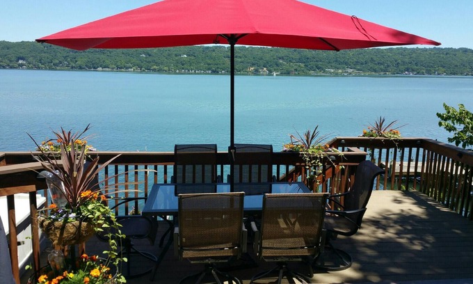 Northwest Ithaca Cottage | Charming Cayuga Lake Front Cottage