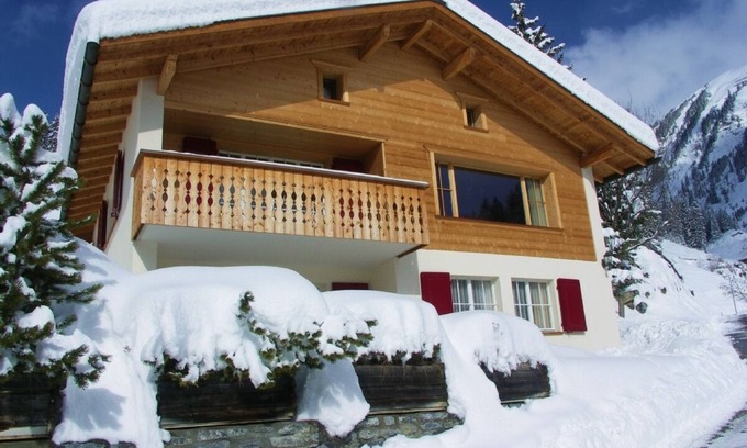 Litziruti Ski Chalet | Charming Chalet by Arosa with stunning Alpine views