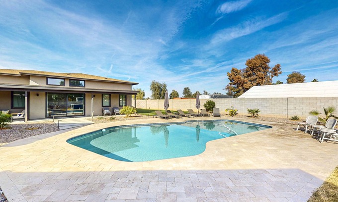 Las Casitas del Sur Hotel | Charming Chandler retreat with pool, guest house & fun!