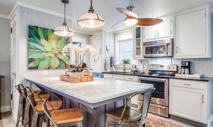 Blanco Cottage | Charming Chic Cottage w/Walk to Downtown & River