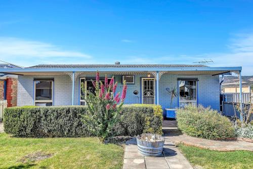 Silver Sands House | Charming Coastal Cottage-Steps Away from the Beach