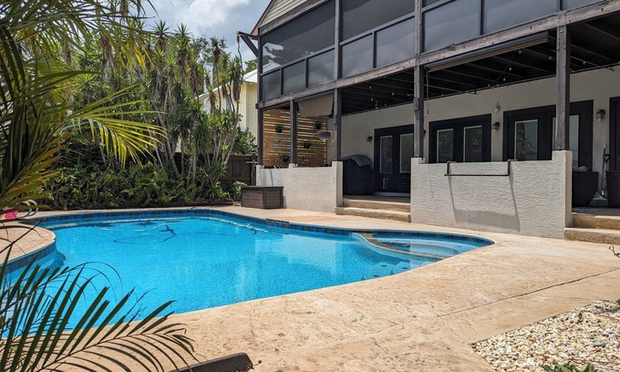 Cocoa House | Charming Cocoa Village Getaway