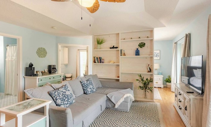 Sherwood Forest Apartment | Charming Cocoa Village Hideaway