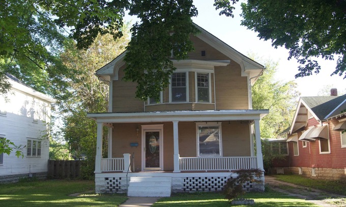 Hutchinson House | Charming Colonial Home with Private Chipping Green