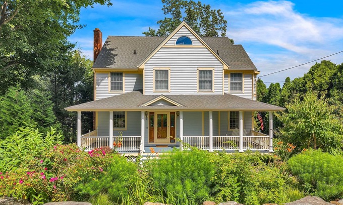 Mystic House | Charming Colonial in the Heart of Mystic
