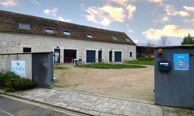 Moutiers Cottage | Charming Contemporary Farm Gîtes in Scenic Beauce Village, Private Garden & Parking